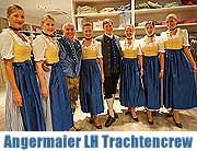 Einkleidung der Lufthansa Trachtencrew 2012 bei Angermaier am 13.09.2012 Lufthansa Oktoberfest Crew - mit Wiesntracht aus Asien und Nordamerika (©Foto: MartiN Schmitz)